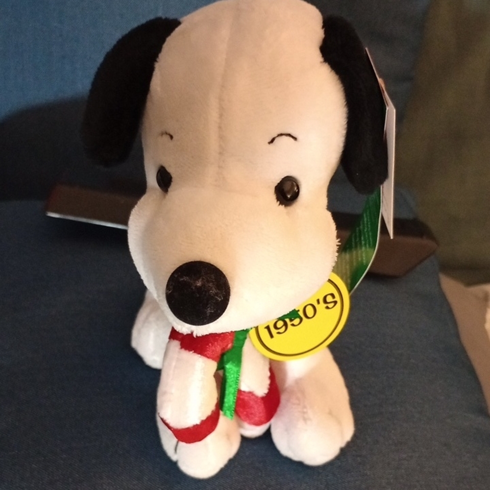 The Plush Snoop Toy "Dan Dee Peanuts" 1950 Pre-owned . Still Have Tags.